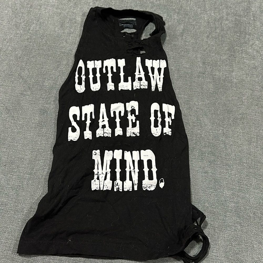 Women’s shredded tank top
